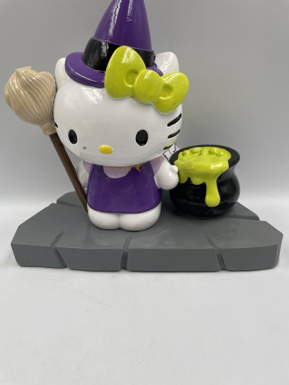 New Hello Kitty Purple Halloween Witch With Cauldron Figurine